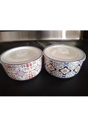 Set Of 2 Signature Colorful Housewares Stoneware 5" Microwavable Bowls With Lids